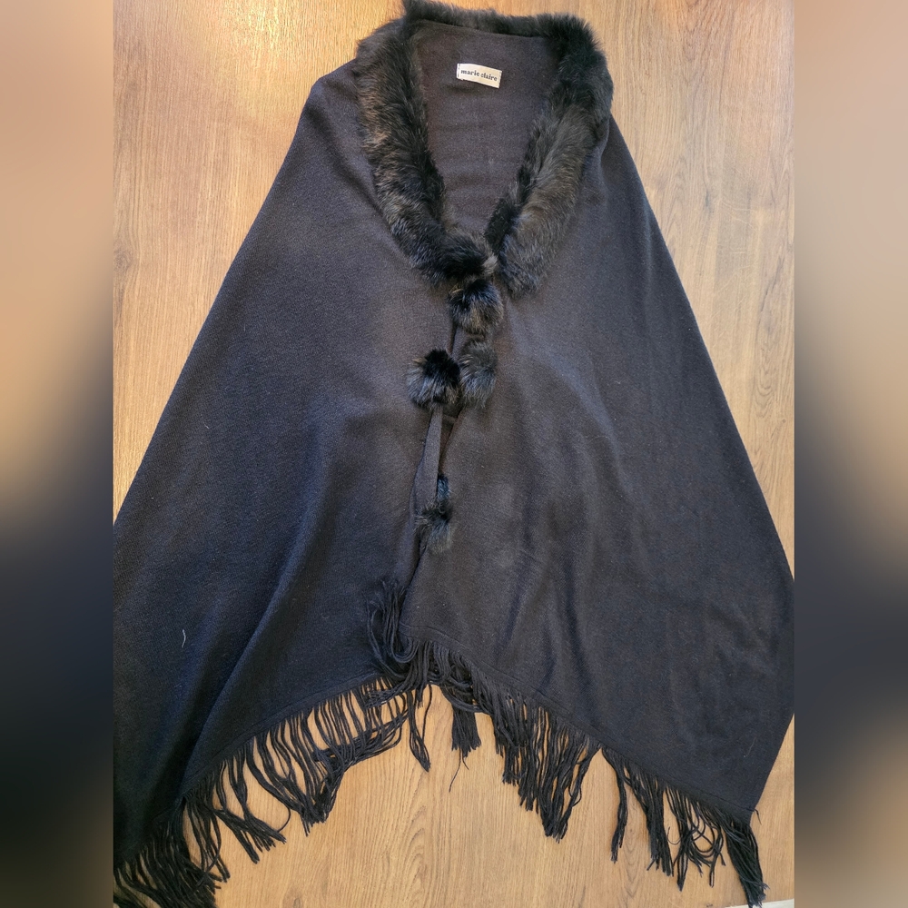 Elegant Black Poncho with Faux Fur Trim